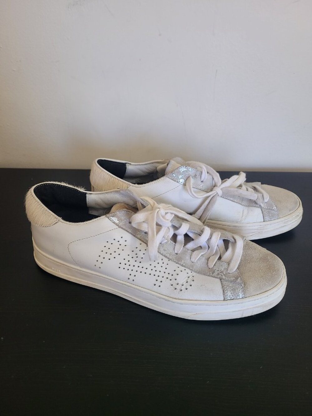 P448 Womens John Low Top Sneaker Shoes Size 41 White Silver Horse Hair Lace Up